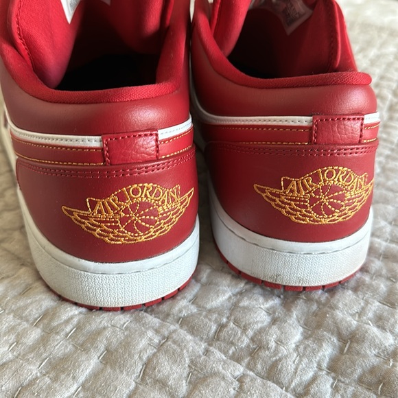 Low top red and white Nike sneakers size 15 - Picture 4 of 8